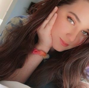 Meet your Posher, Simone